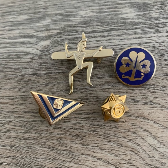 Vintage 4 Girl Guides of Canada Lapel Pins Brownies Guides Guiding Collector - Picture 3 of 4